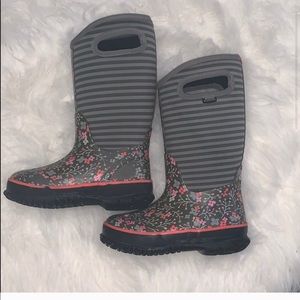 Bogs toddler boots size 11.